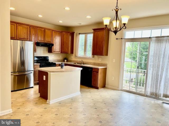 Building Photo - 4651 Carisbrooke Ln