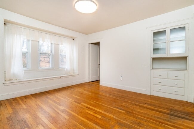 Building Photo - 151 Pine St