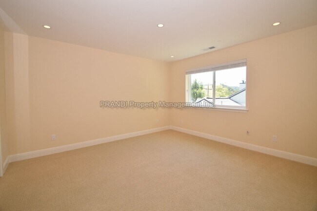 Foto del edificio - "Chic 2-Bed Condo Retreat with 2.5 Baths i...