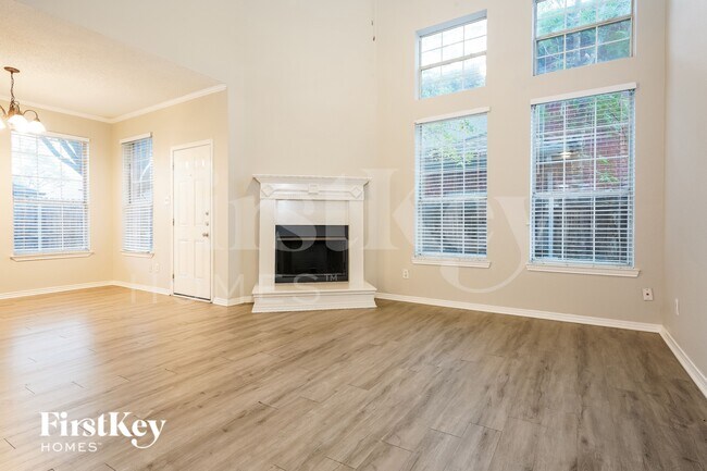 Foto del edificio - 1150 Lombard Ln