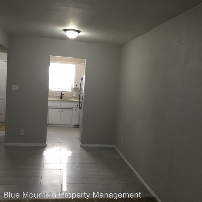 Building Photo - 7700 Chapin Rd