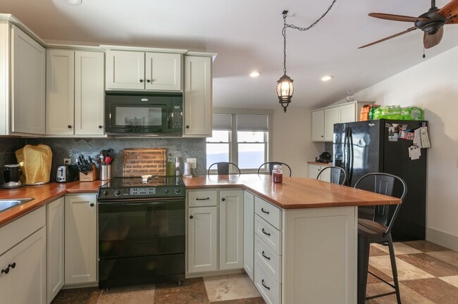 Building Photo - 335 US-4