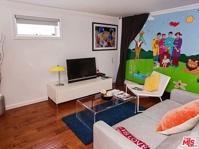 Foto del edificio - 8661 Clifton Wy