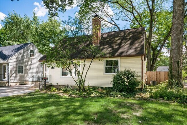 Building Photo - Cute Cape Cod with Great Location in Upper Arlington!