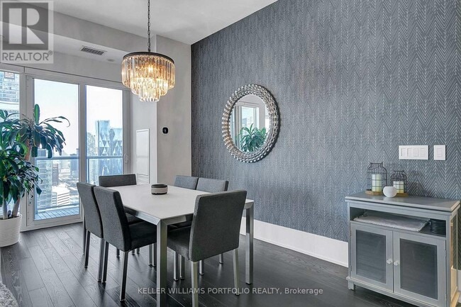 Photo du bâtiment - 300 Front St W