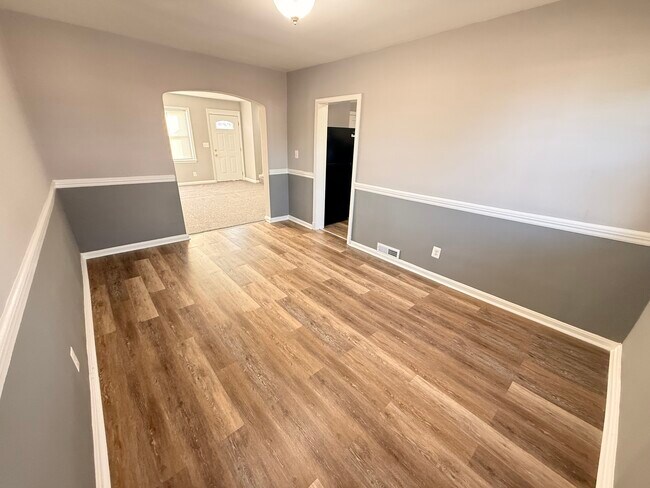 Building Photo - 1644 Sherwood Ave