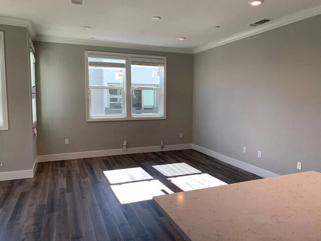Building Photo - 659 Blackbury Ln