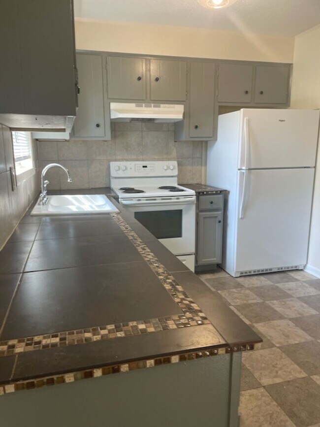 Foto del edificio - Clean, Move in Ready 4 Bedroom Home