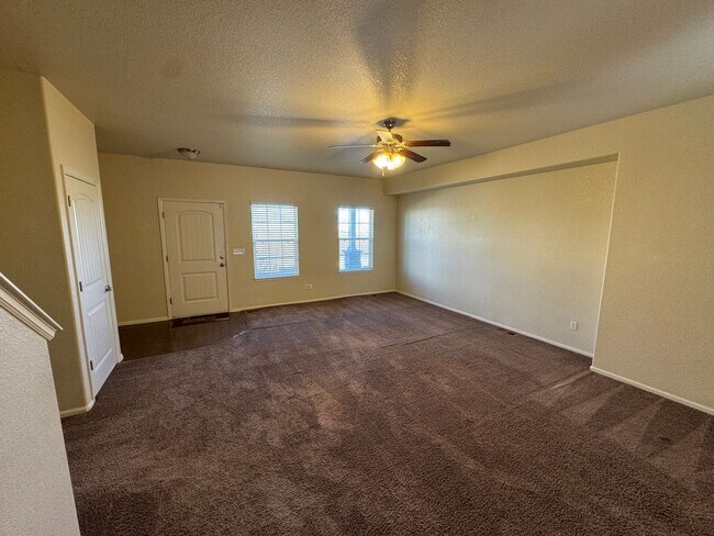 Building Photo - Spacious 3 Bed, 3 Bath Townhome with Rare ...
