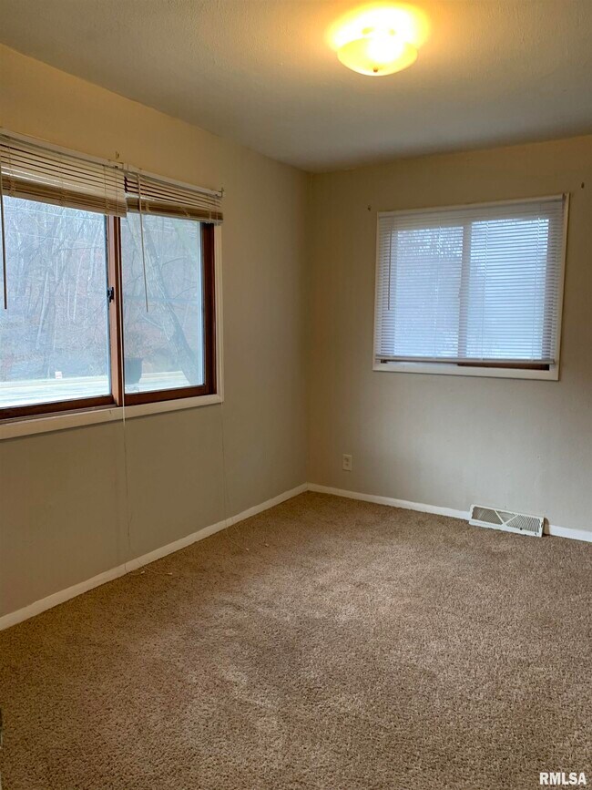 4110 W Smithville Rd, Bartonville, IL 61607 Townhome Rentals in