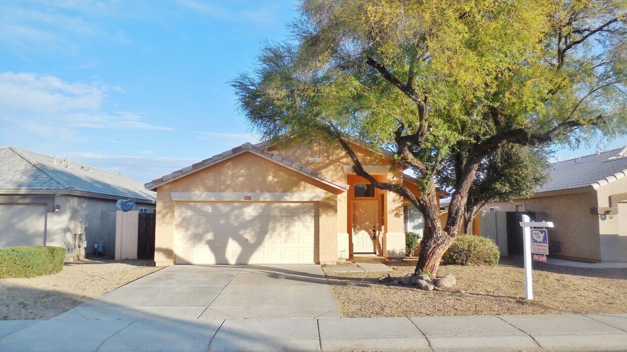 Foto principal - 9310 W Beryl Ave