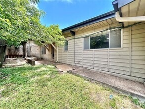 Building Photo - 8711 Westover Club Dr