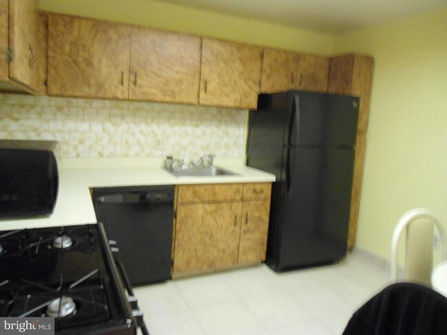 Building Photo - 11154 Oak Leaf Dr