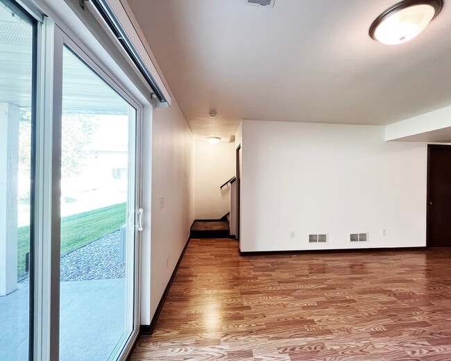 Building Photo - Autumn Wind Townhomes