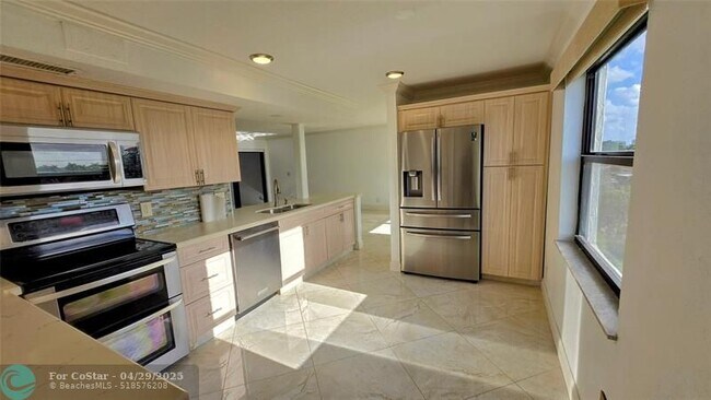 Building Photo - 2029 N Ocean Blvd
