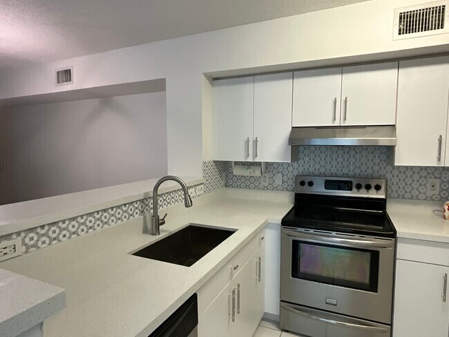 Foto del edificio - 4816 N State Road 7