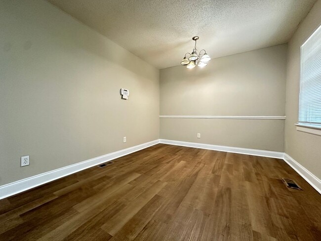 Building Photo - 1608 Azalea Dr