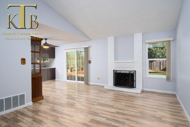 Building Photo - Nicely appointed Rosemont Home