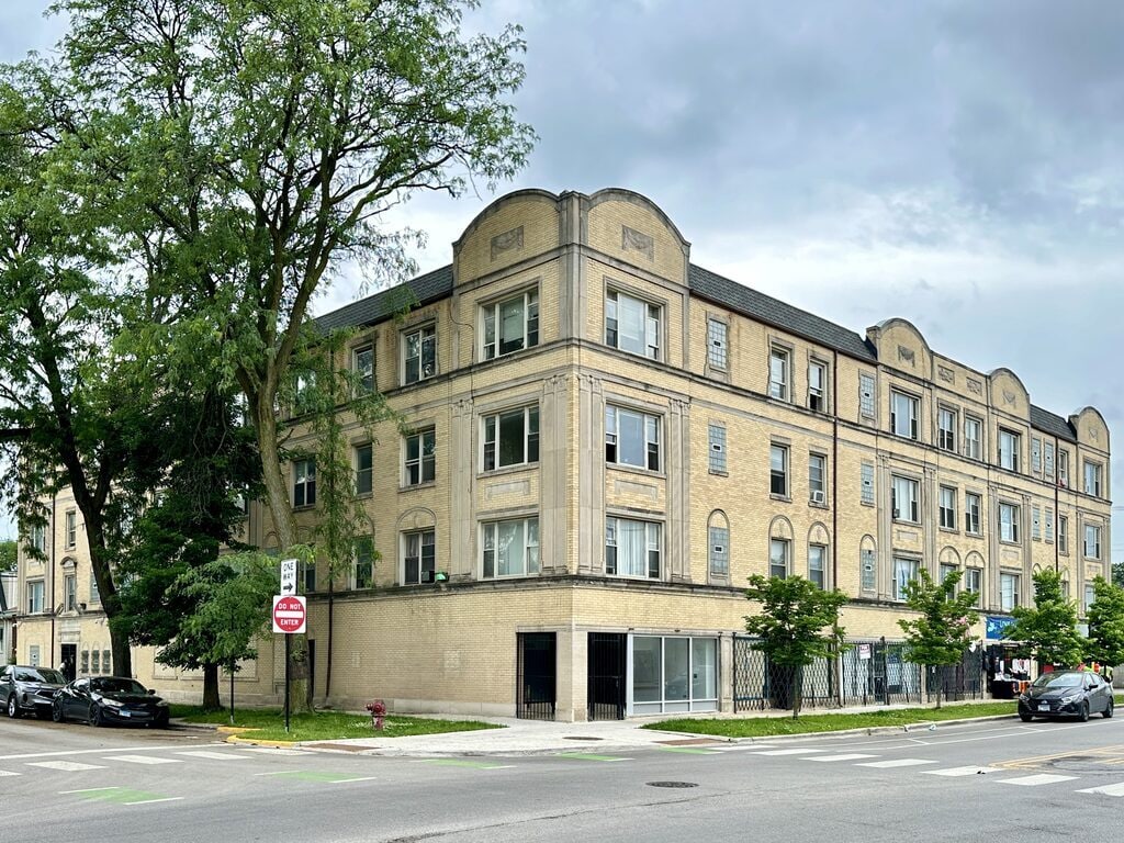 Primary Photo - 6710 S Claremont Ave