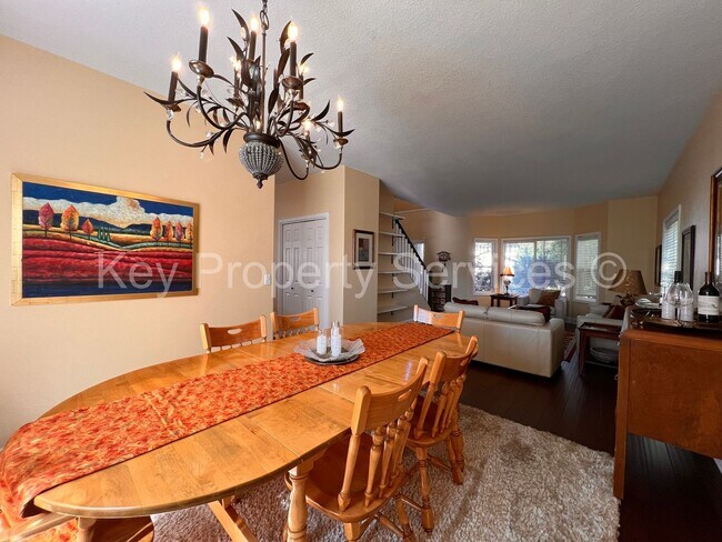 Building Photo - Spacious Felida Home with Many Upgrades an...