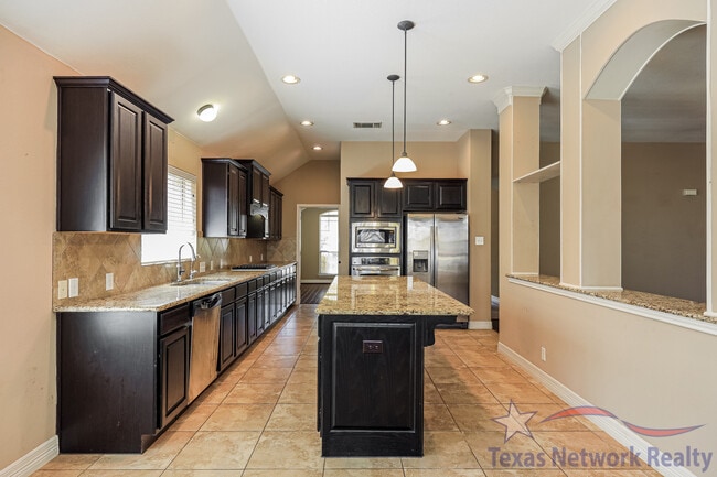 Building Photo - 2431 Tremonto