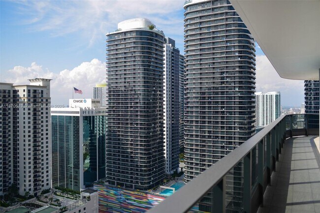 Building Photo - 1000 Brickell Plaza