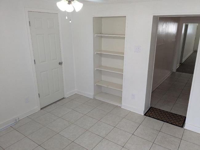 Building Photo - 724 N Eastern Ave