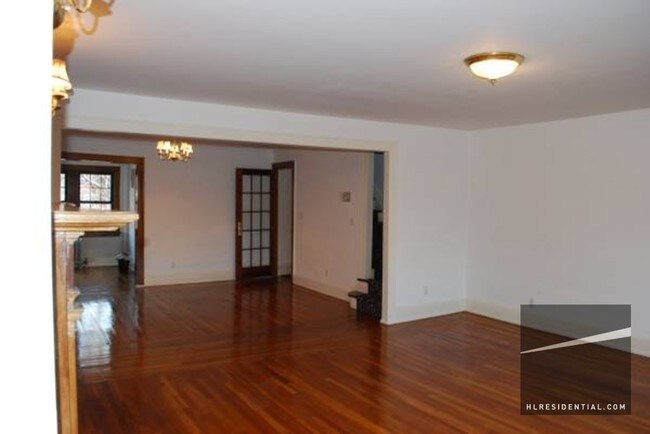 Building Photo - 196 Burns St