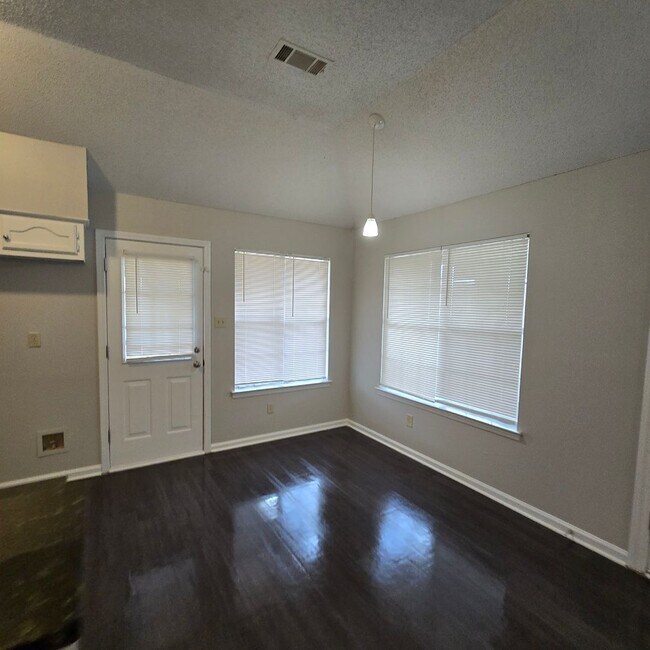 Foto del edificio - 4803 Greenside Rd
