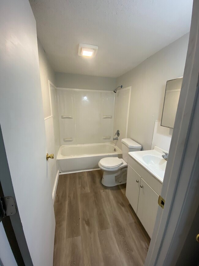 Baño - 3935 Linden Ave