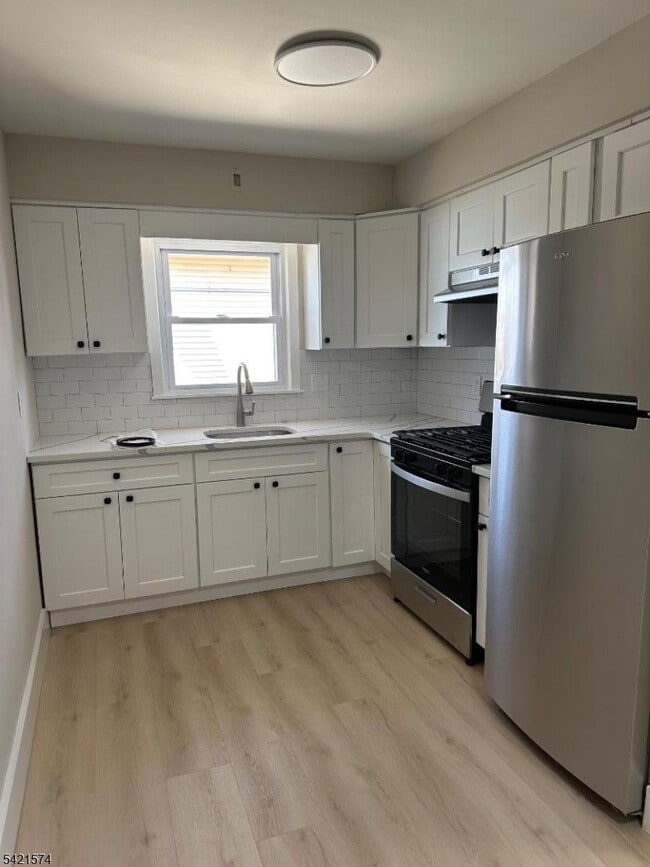 Foto del edificio - 78 Burnet Ave