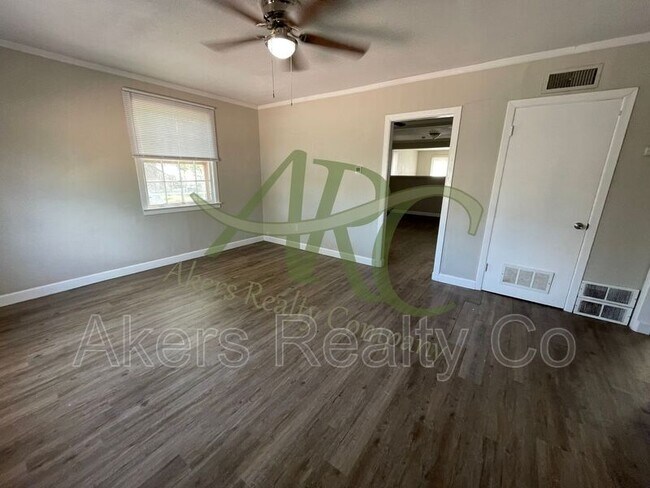Foto del edificio - 1510 W 17th St