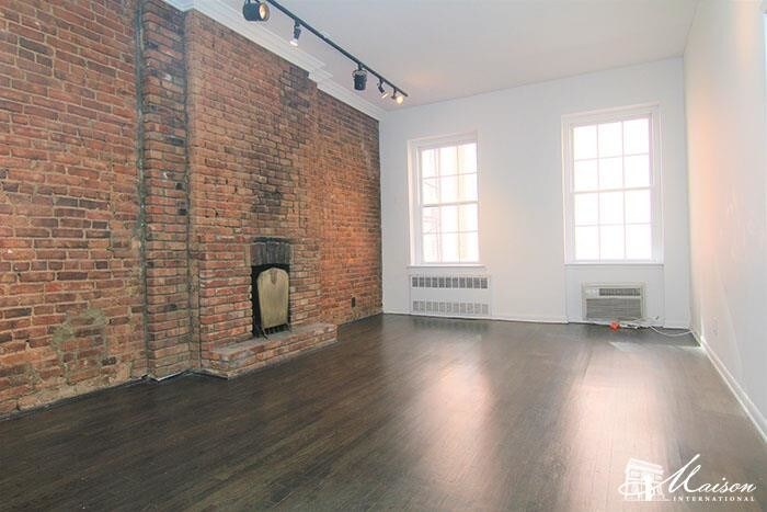 Primary Photo - 456 W 23rd St