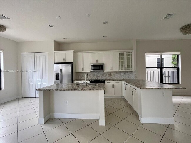 Foto del edificio - 3316 W 98th Pl