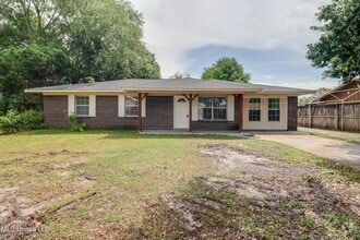 Building Photo - 1302 Parktown Dr