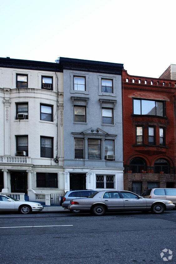 Building Photo - 257 W 70th St