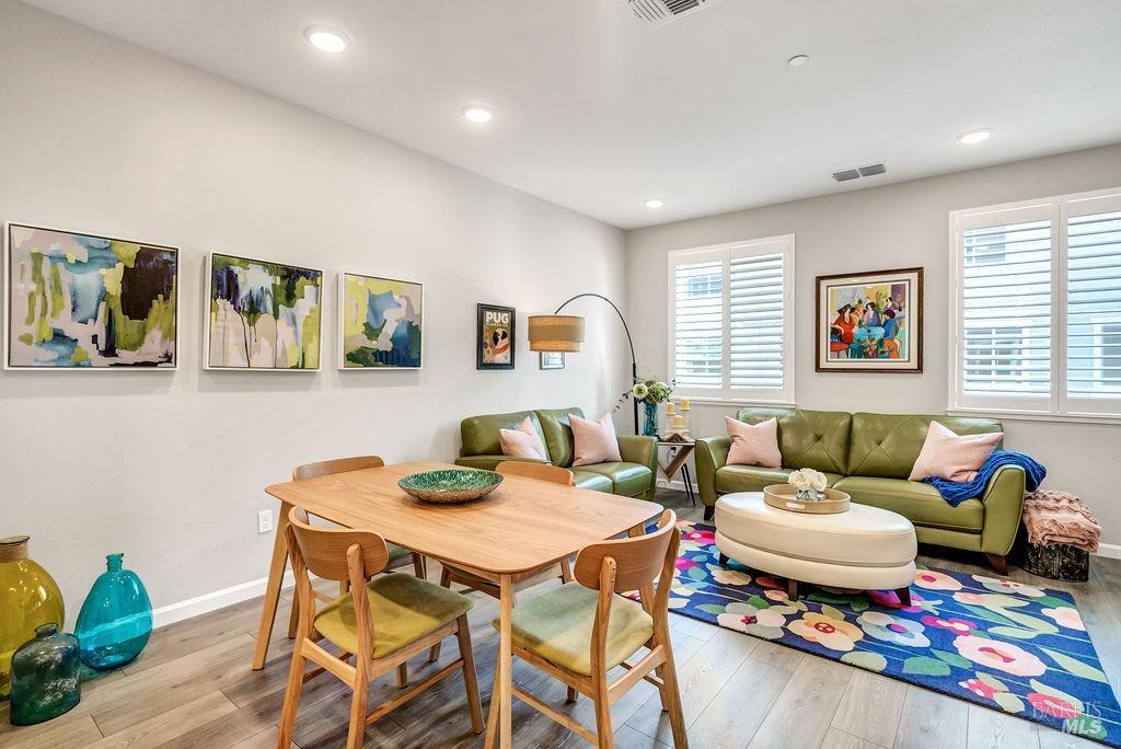 Foto principal - 327 Pear Tree Ln