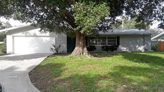 Foto del edificio - 1329 Fairfield Dr