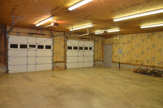 31x31 (inside dimensions) 2 Car Garage - 871 Crousetown Rd