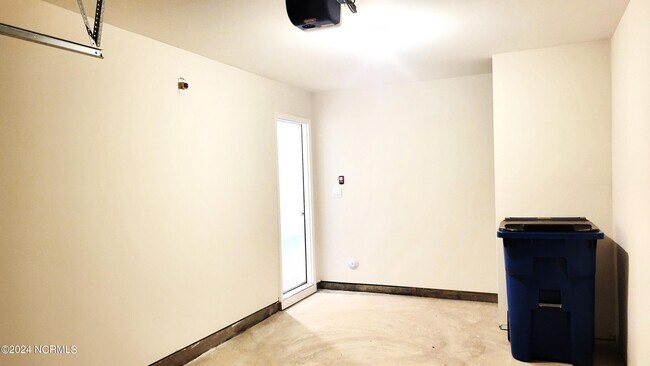 Building Photo - 2709 Gracie Ln