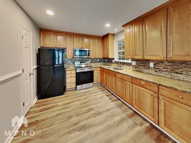 Building Photo - 637 Bullhart Dr