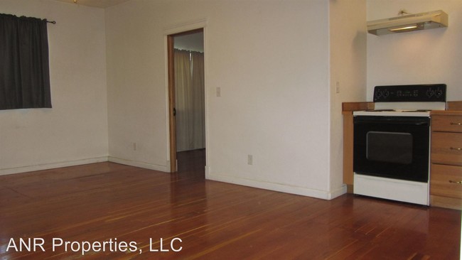 Building Photo - 1 br, 1 bath Apartment - 19 E Main