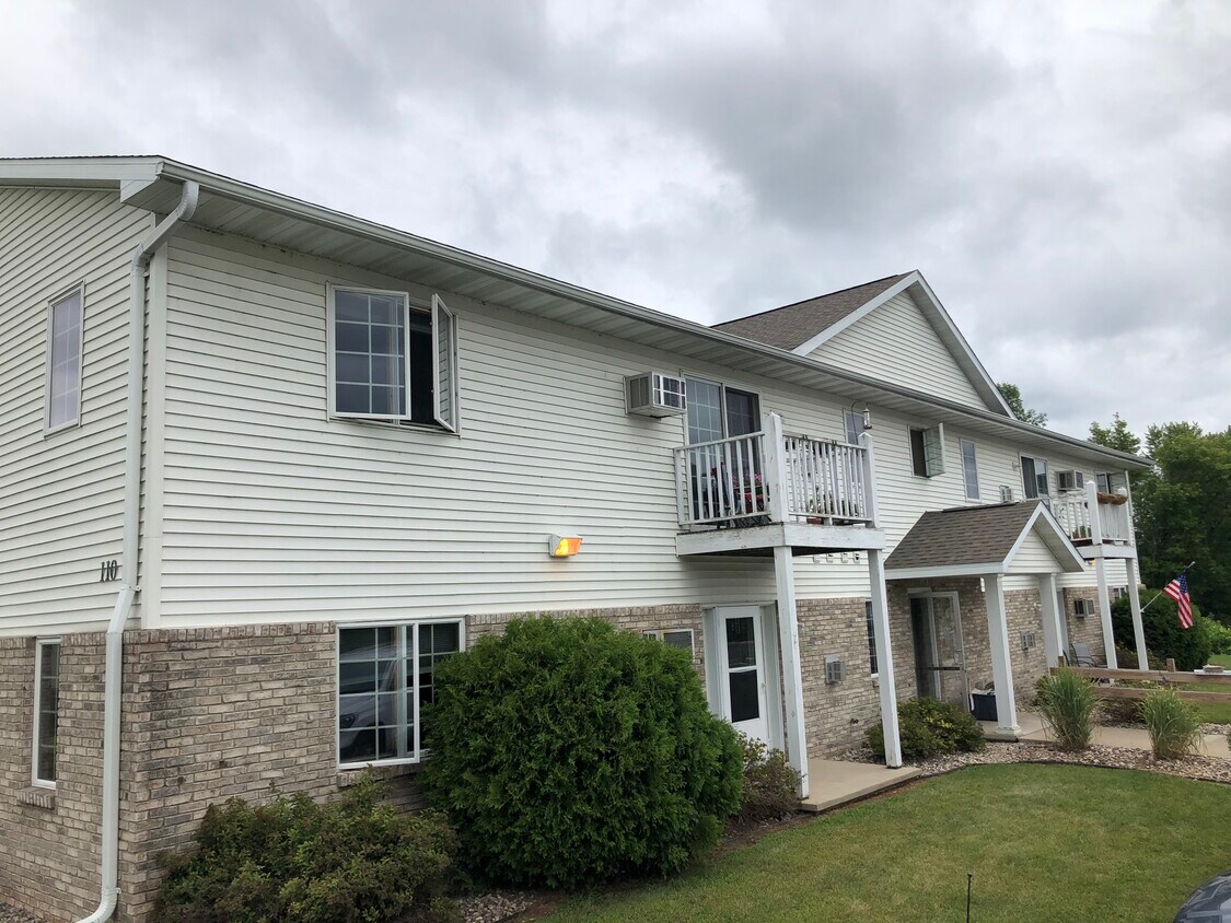 Clean and updated buildings - 110 William Ct