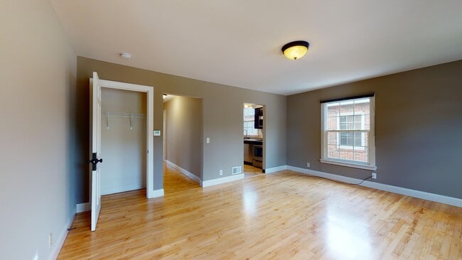 Foto del edificio - 2921 Monroe St