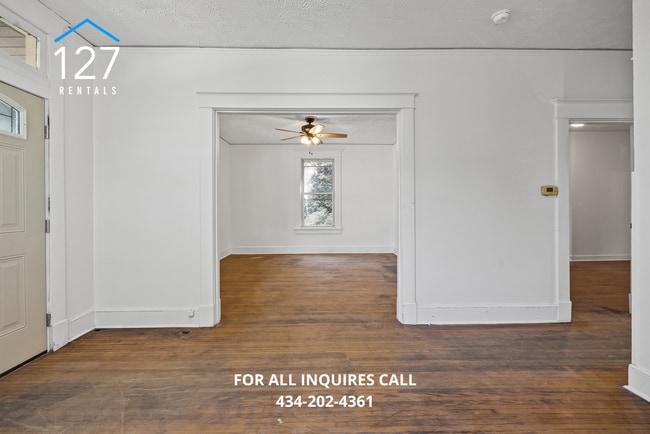 Building Photo - Updated 2 BR/1.5 Duplex with large back yard