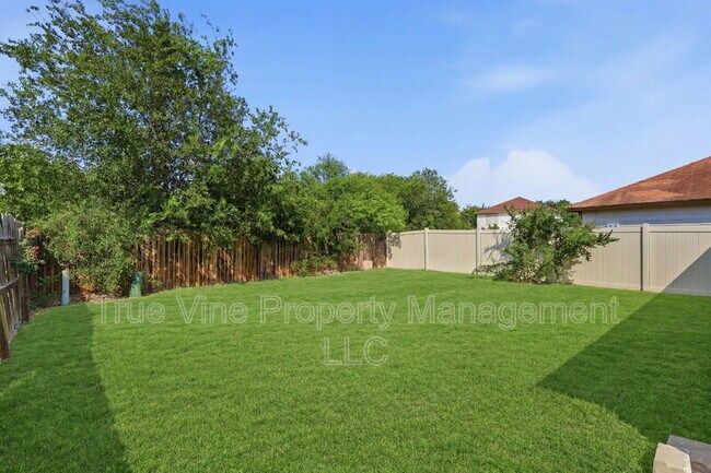 Building Photo - 6810 Saharastone Dr