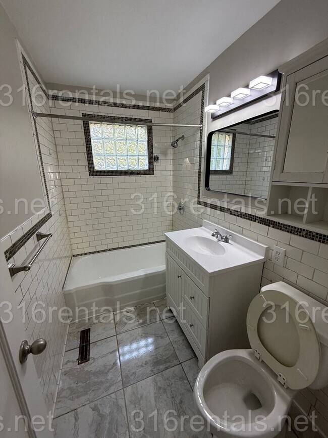 Foto del edificio - $995 - 3 bed 1 bath - Single Family Home