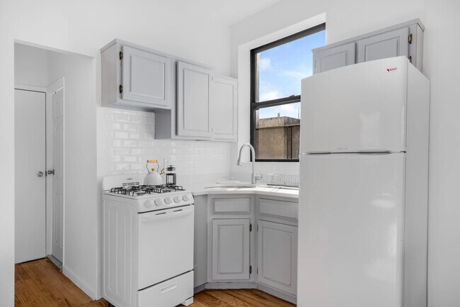 Foto del edificio - 308 E 118th St