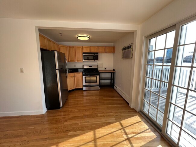 Building Photo - 433 2nd St