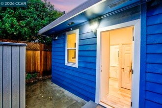 Building Photo - 1351 Eastshore Dr